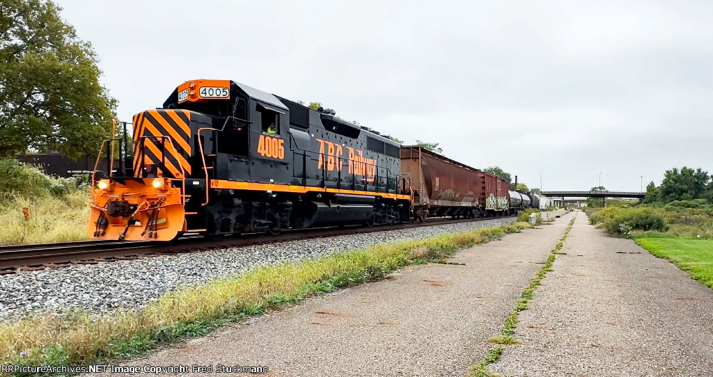 AB 4005 returns to Brittain Yard.